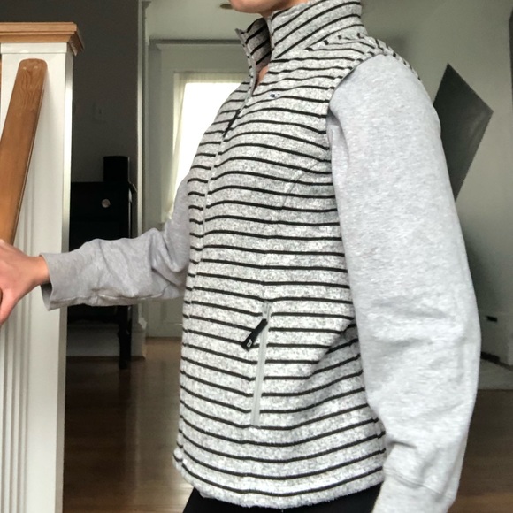 Vineyard Vines Women’s Fleece Vest - Picture 3 of 4